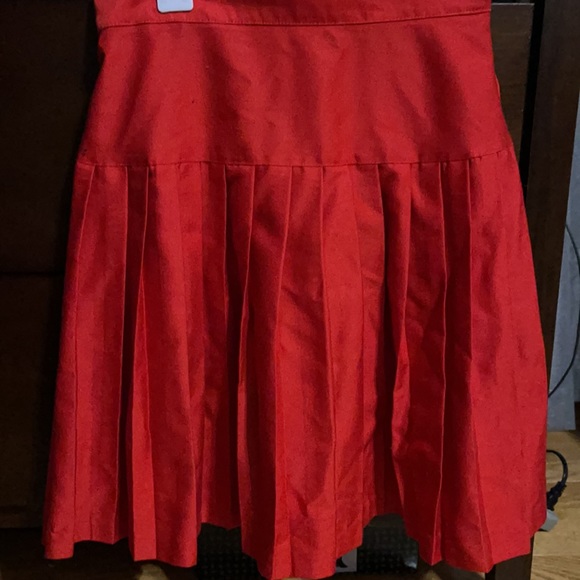 Double breasted red jacket and pleated skirt - Picture 3 of 6